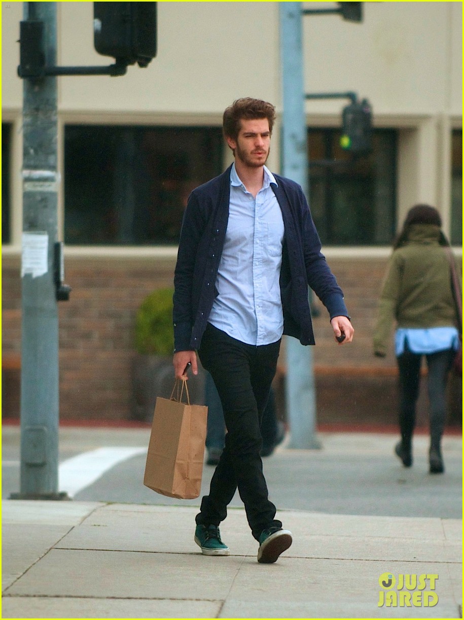 andrew garfield shops clothes 01
