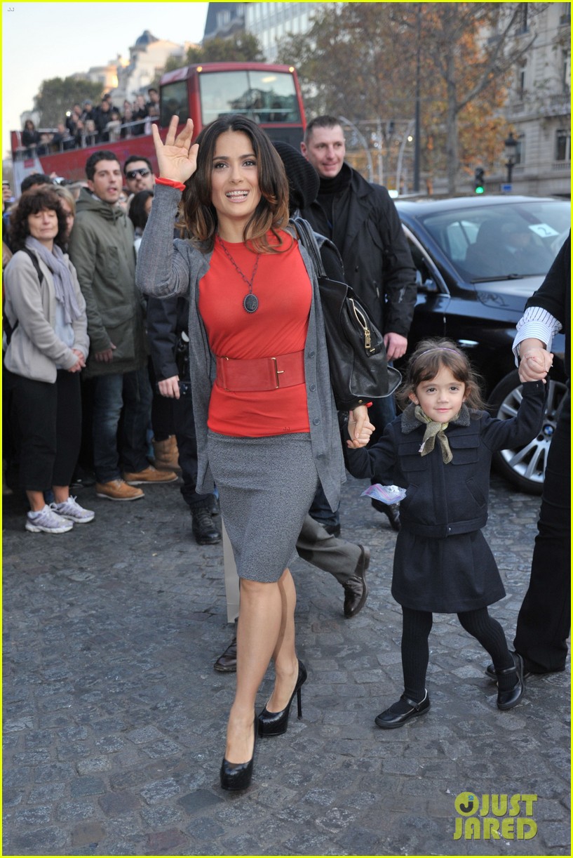 salma hayek puss in boots press conference in paris 092602840