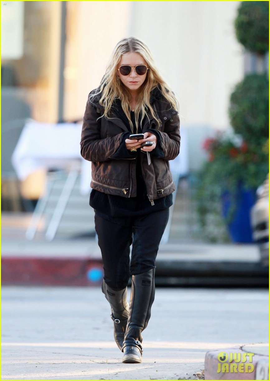 mary kate olsen lunches in west hollywood 082604322