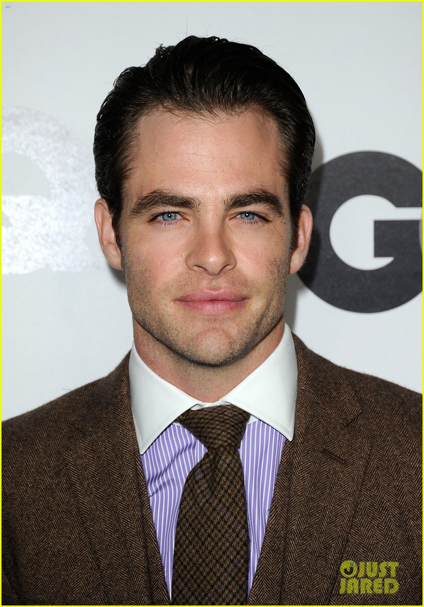 chris pine gq men of the year party with zachary quinto 12