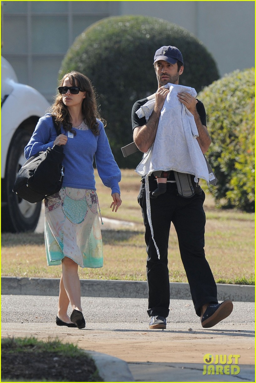 Natalie Portman & Benjamin Millepied Gardens with Aleph! Photo(02)