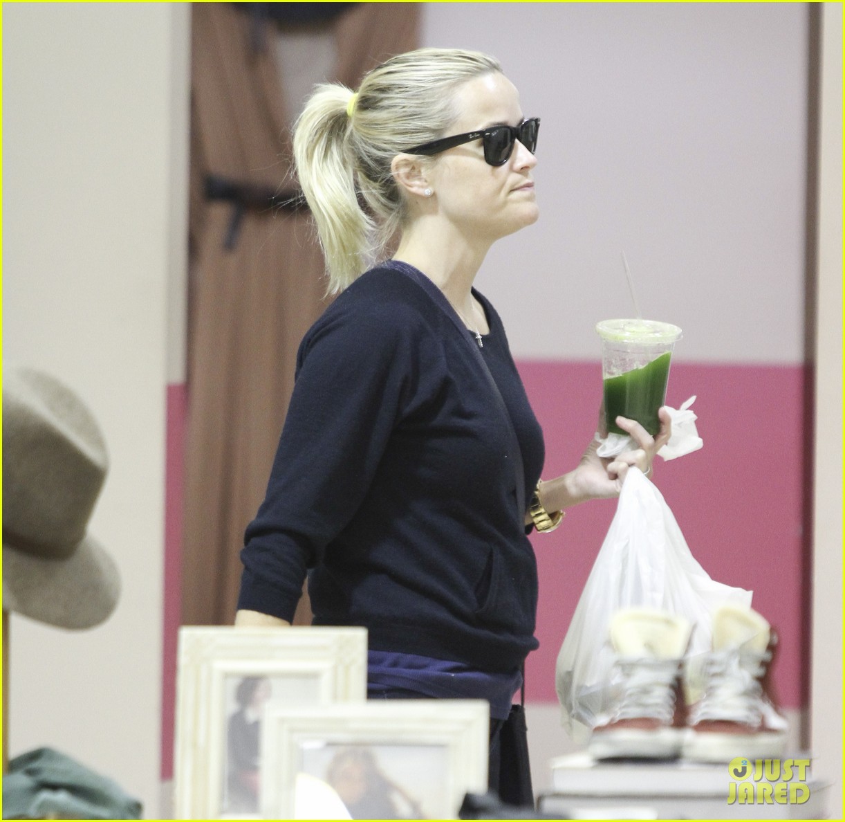 reese witherspoon shopping beverly hills 052596258