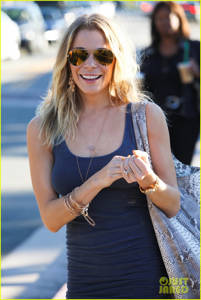 leann rimes thanksgiving weekend with the family 102604233
