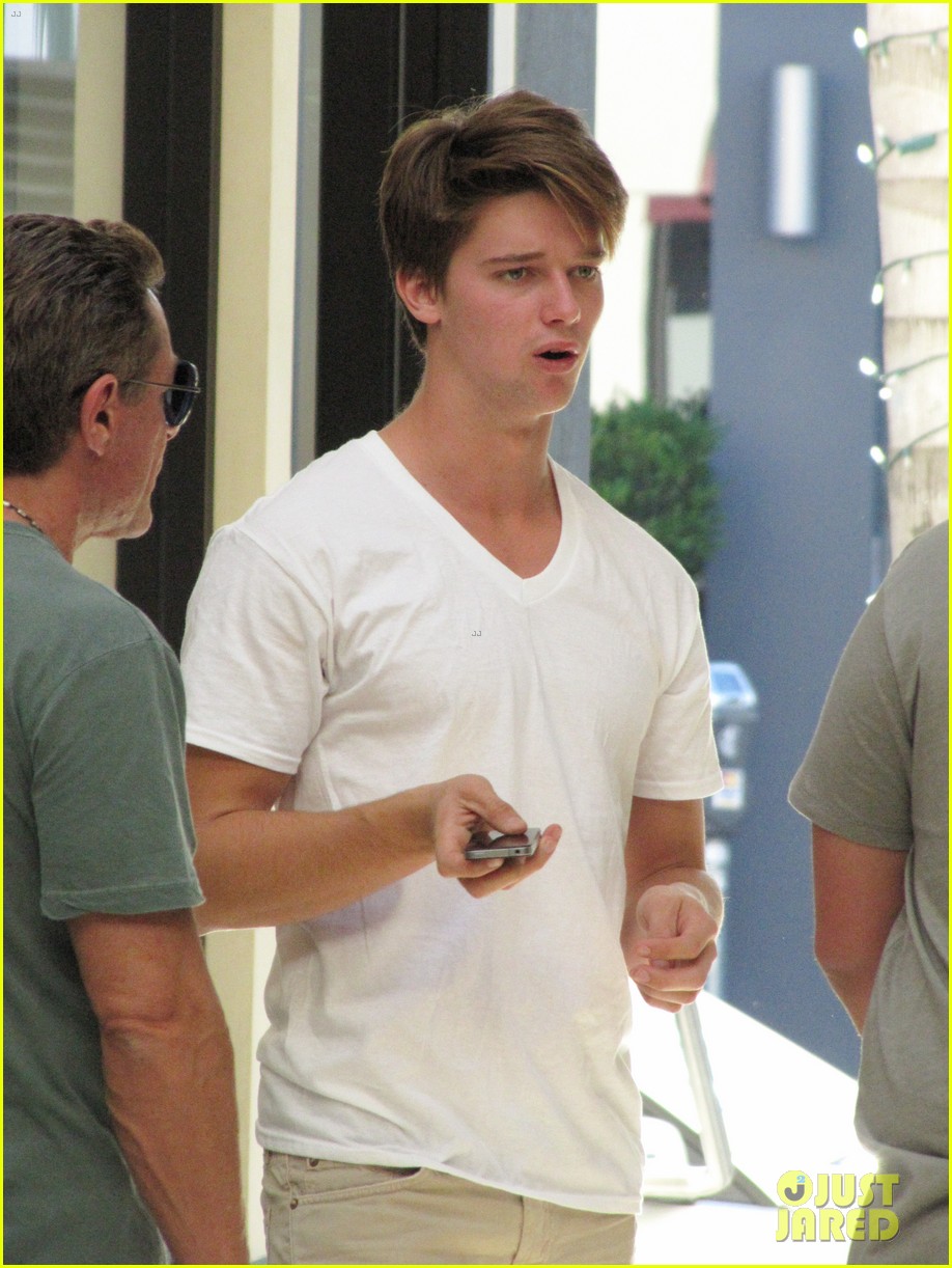patrick schwarzenegger haircut with dad and chris 042604328