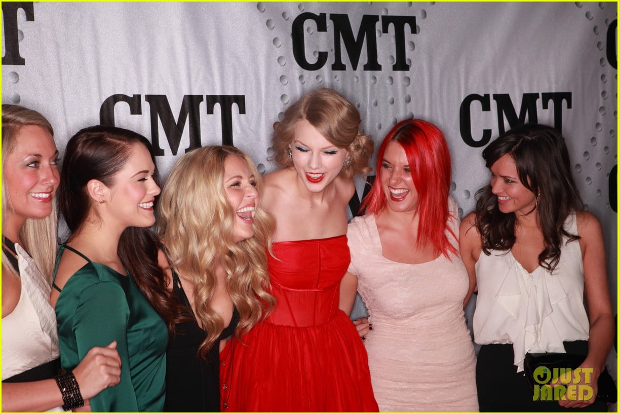 taylor swift cmt artists year 03