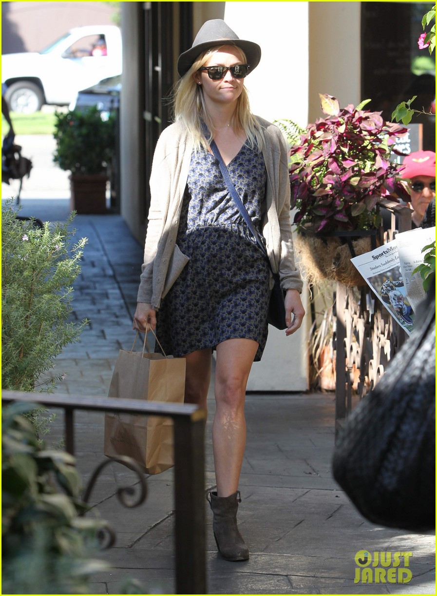 reese witherspoon shopping brentwood 022595713