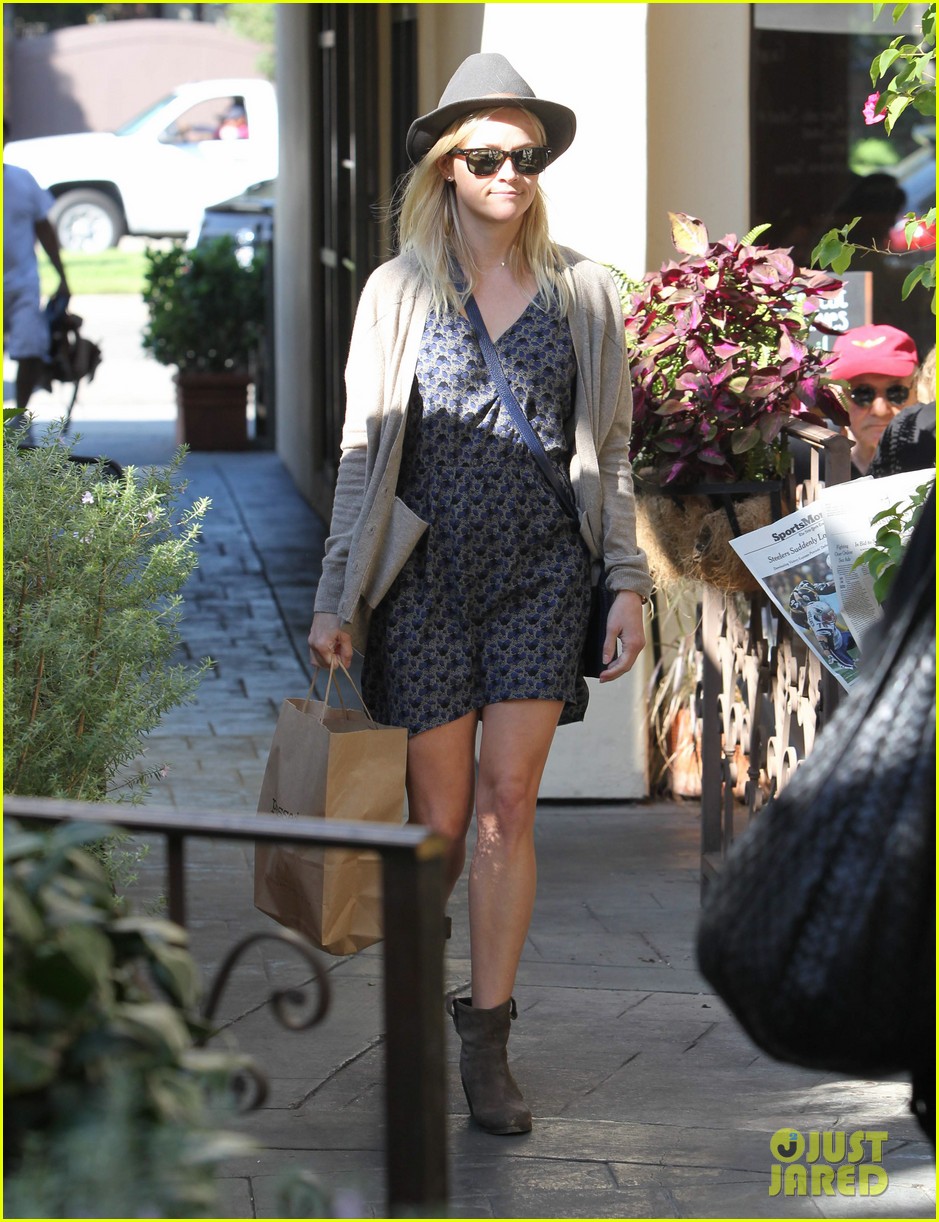 reese witherspoon shopping brentwood 12