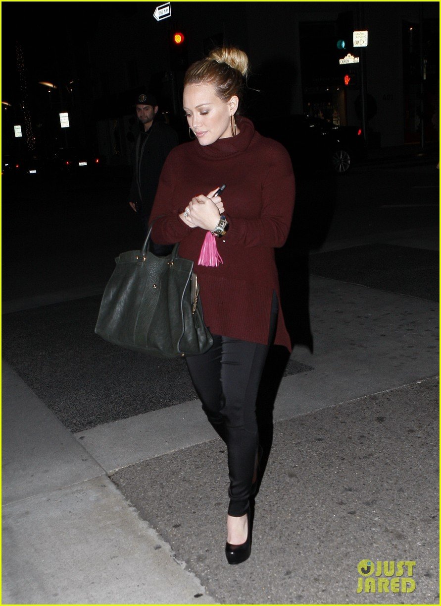 hilary duff dinner date mike comrie 032610810