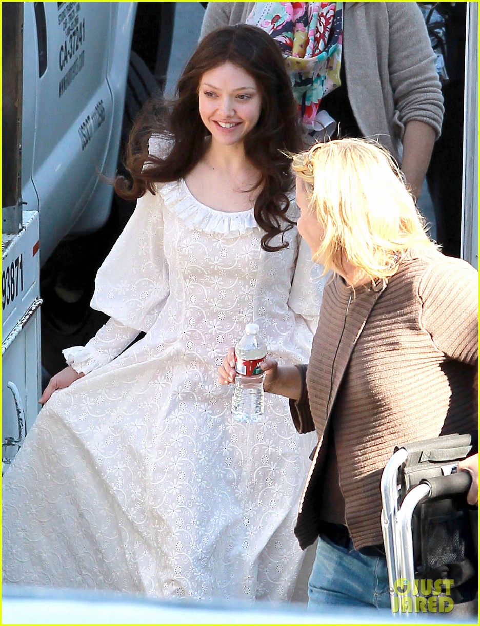 amanda seyfried wigs out for photo shoot 062610724