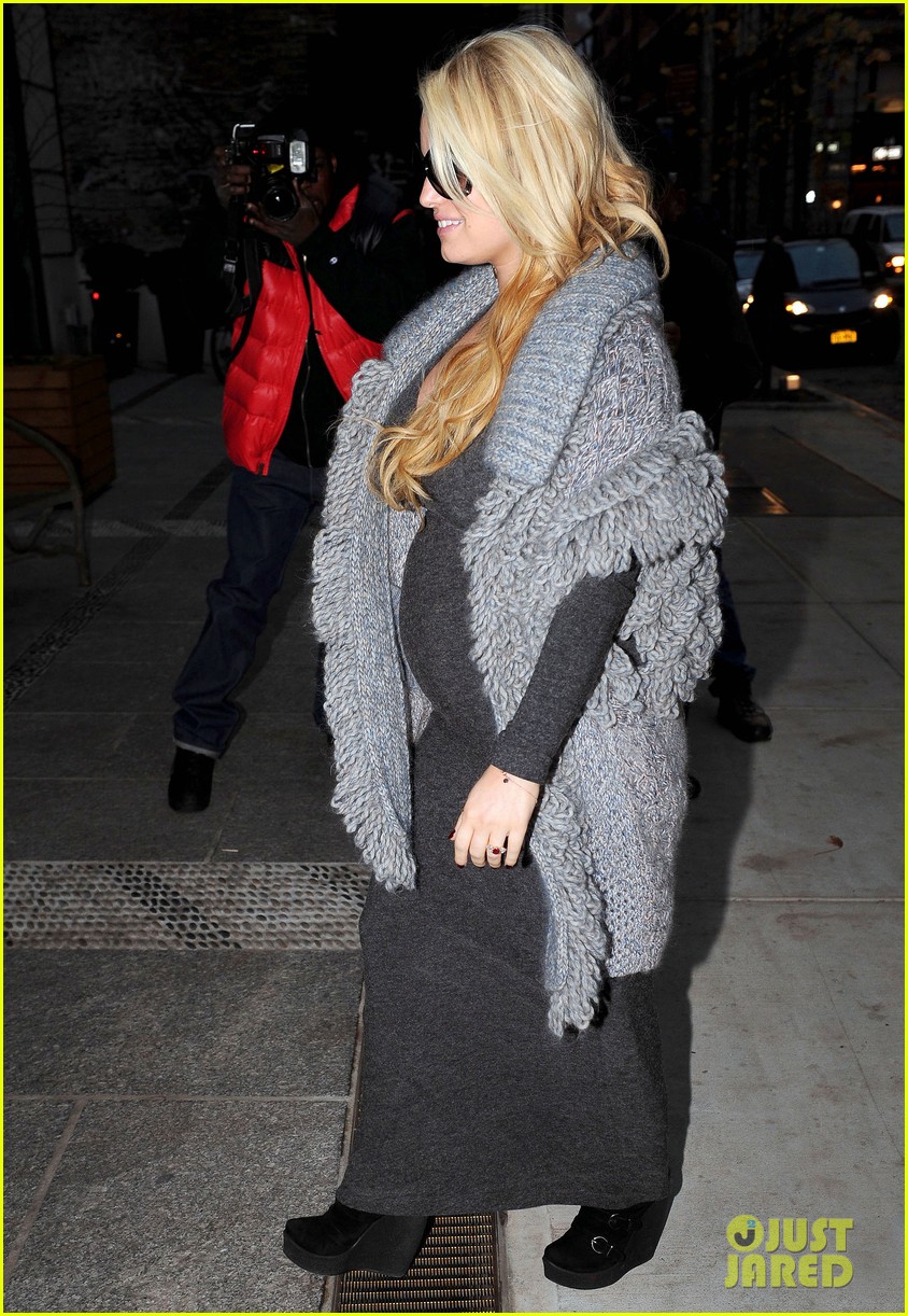 pregnant jessica simpson eric johnson out nyc 07