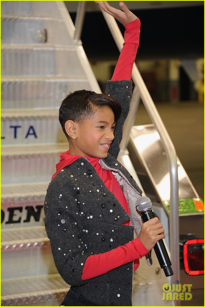 willow will smith holiday hangar 112607328