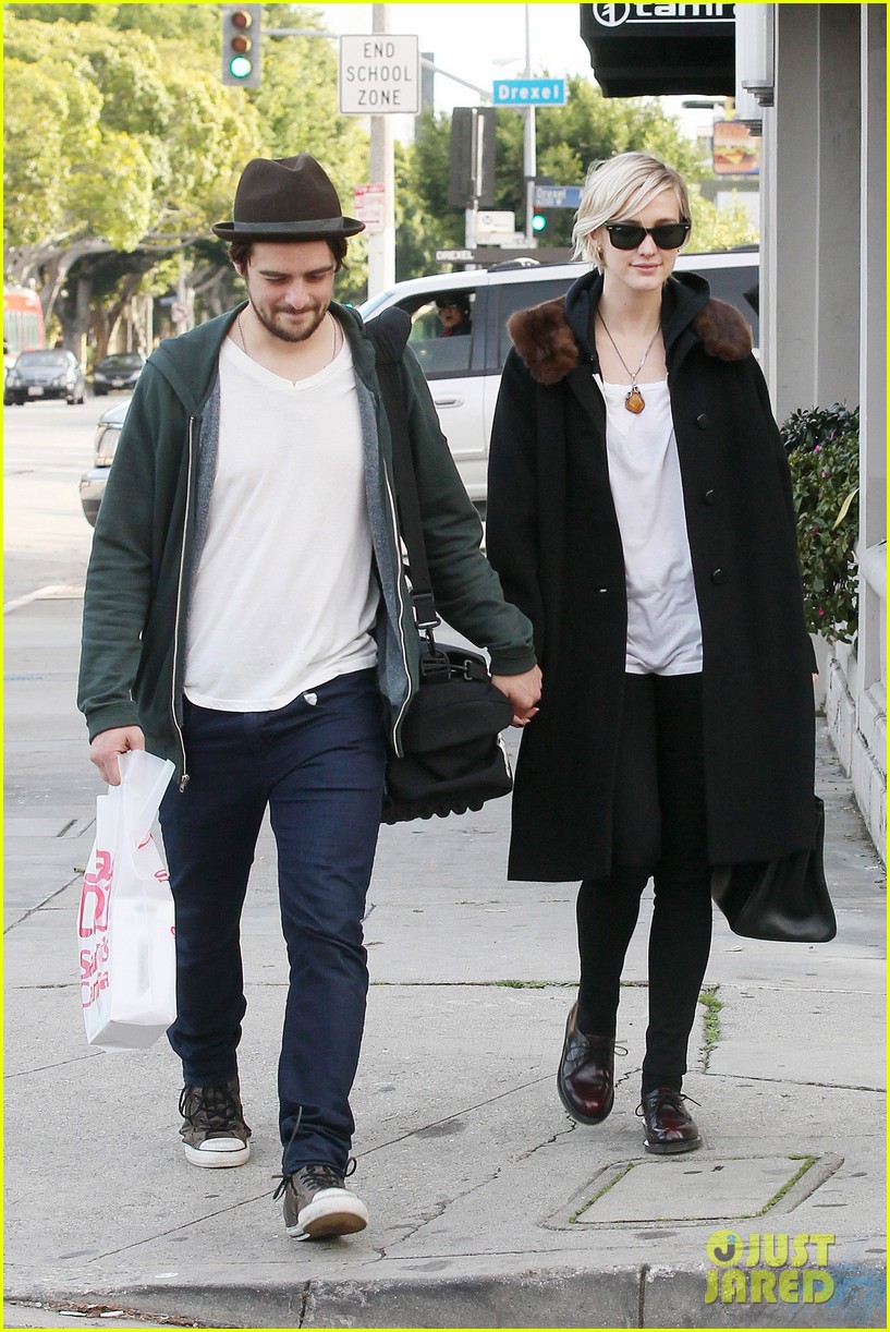 vincent piazza ashlee simpson camera shopping 10
