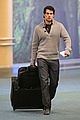 henry cavill vancouver airport 01