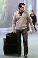 henry cavill vancouver airport 02