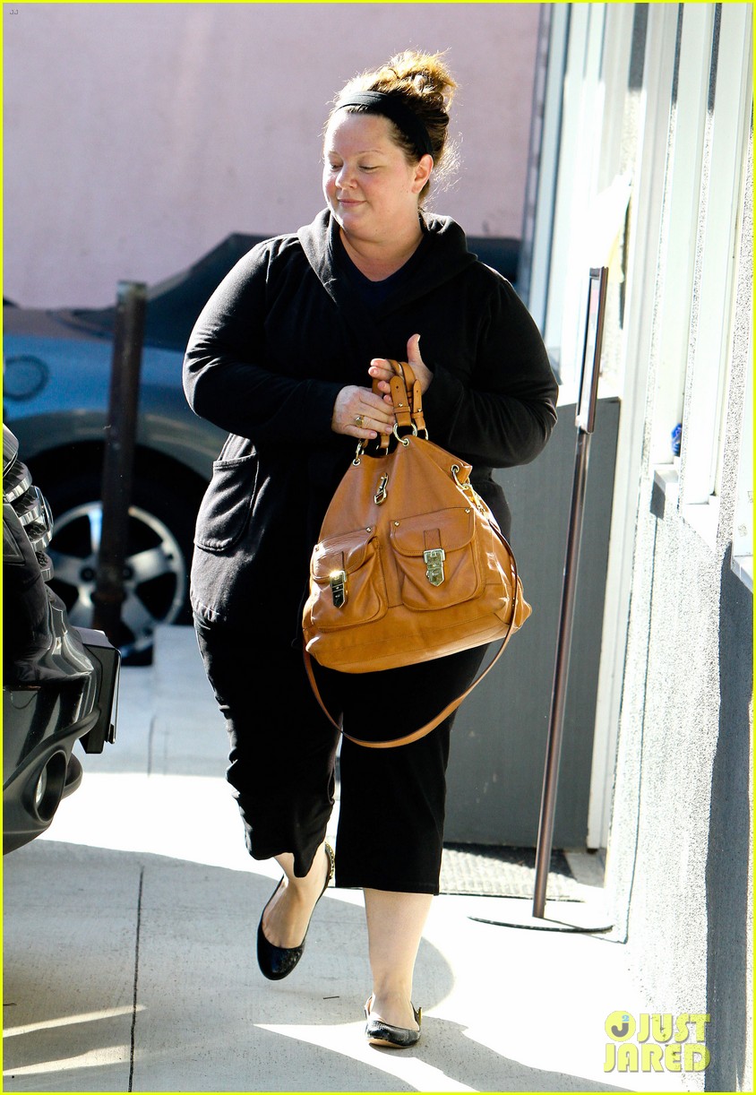 fresh faced melissa mccarthy heads to pilates 042620157