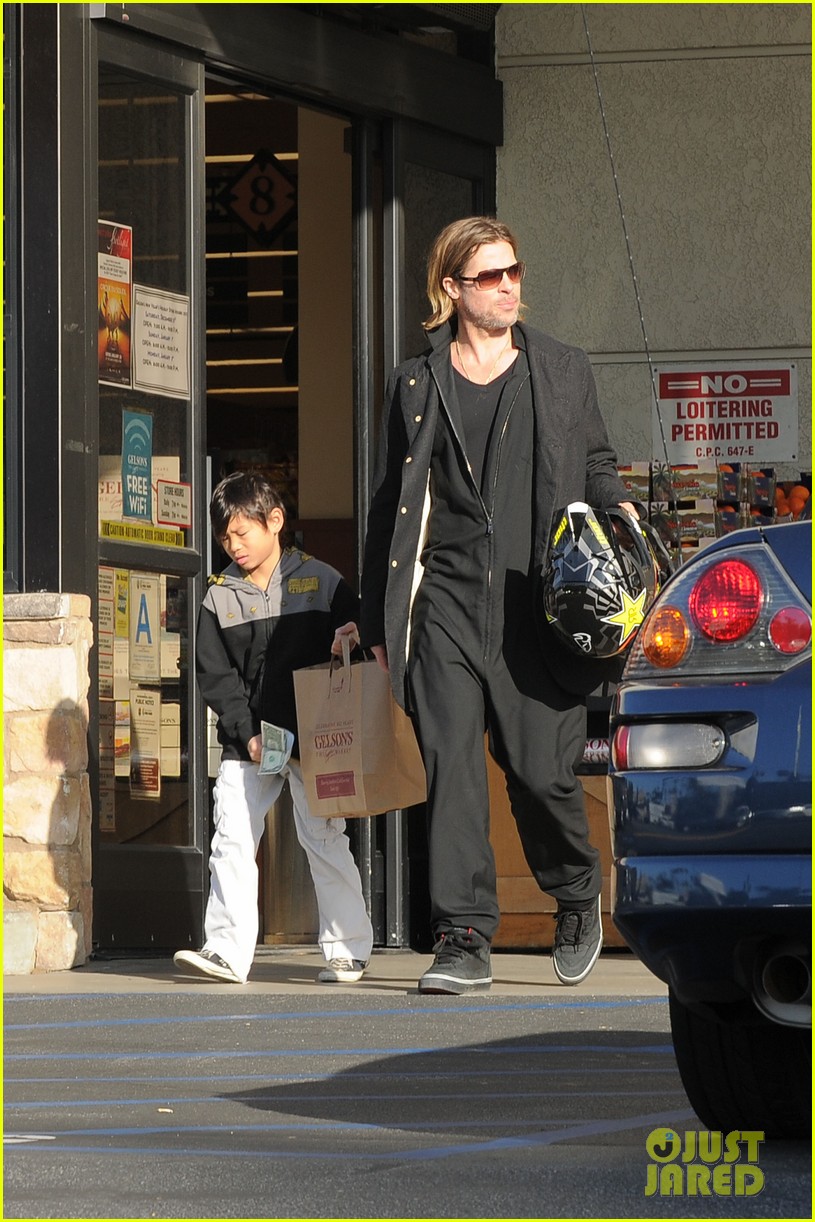 Brad Pitt & Pax Motorcycle Grocery Guys! Photo 2614177 Angelina(02)