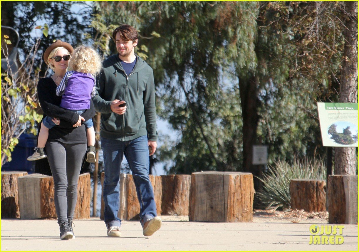 ashlee simpson vincent piazza park playtime with bronx 11