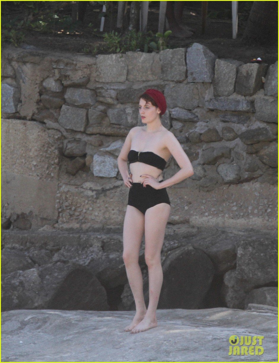 florence welch hits the beach with new boyfriend 16