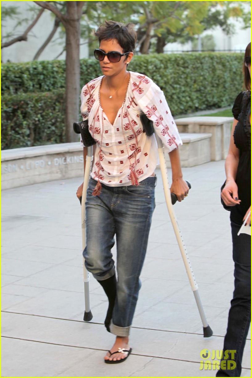 halle berry crutches checking out schools 022627034