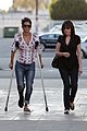 halle berry crutches checking out schools 03