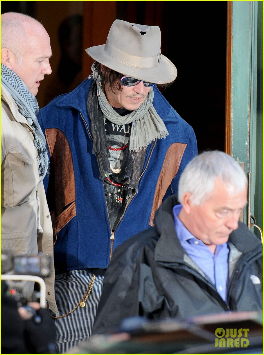 johnny depp leaves apartment nyc 04