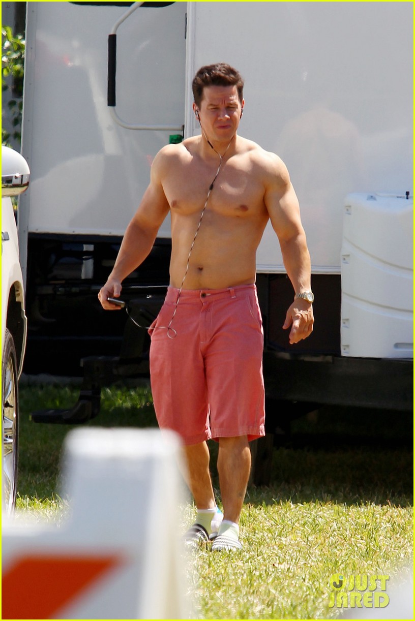 Mark Wahlberg shirtless pic 032643816