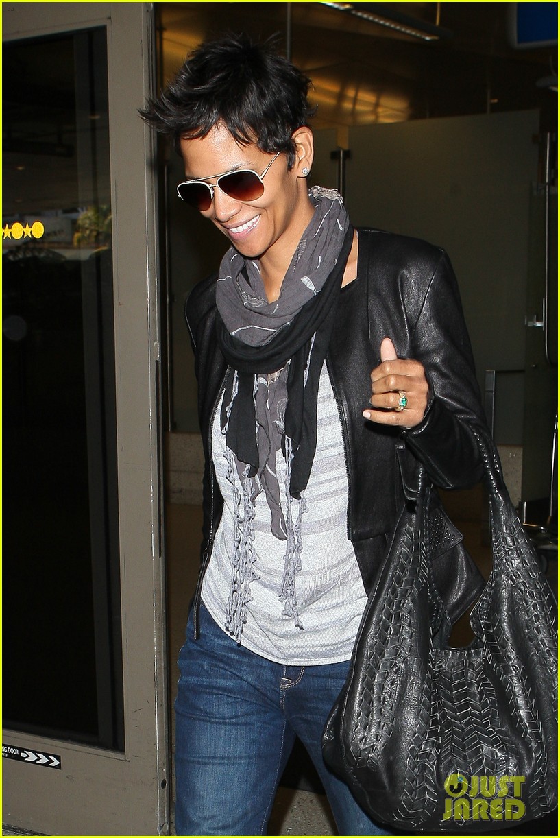 halle berry ring lax 04
