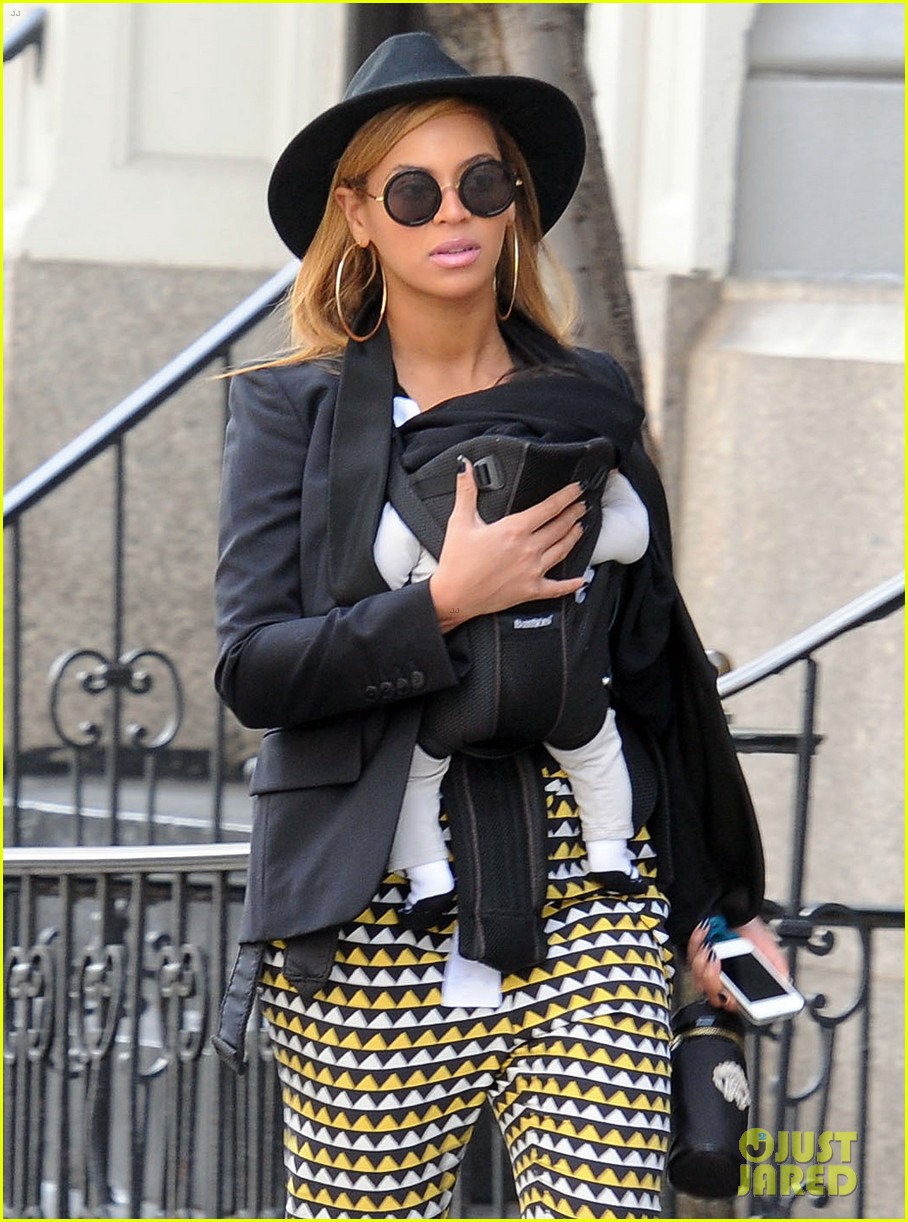 Beyonce Walks With Baby Blue & Mom Tina Photo 2638315 Beyonce(01)