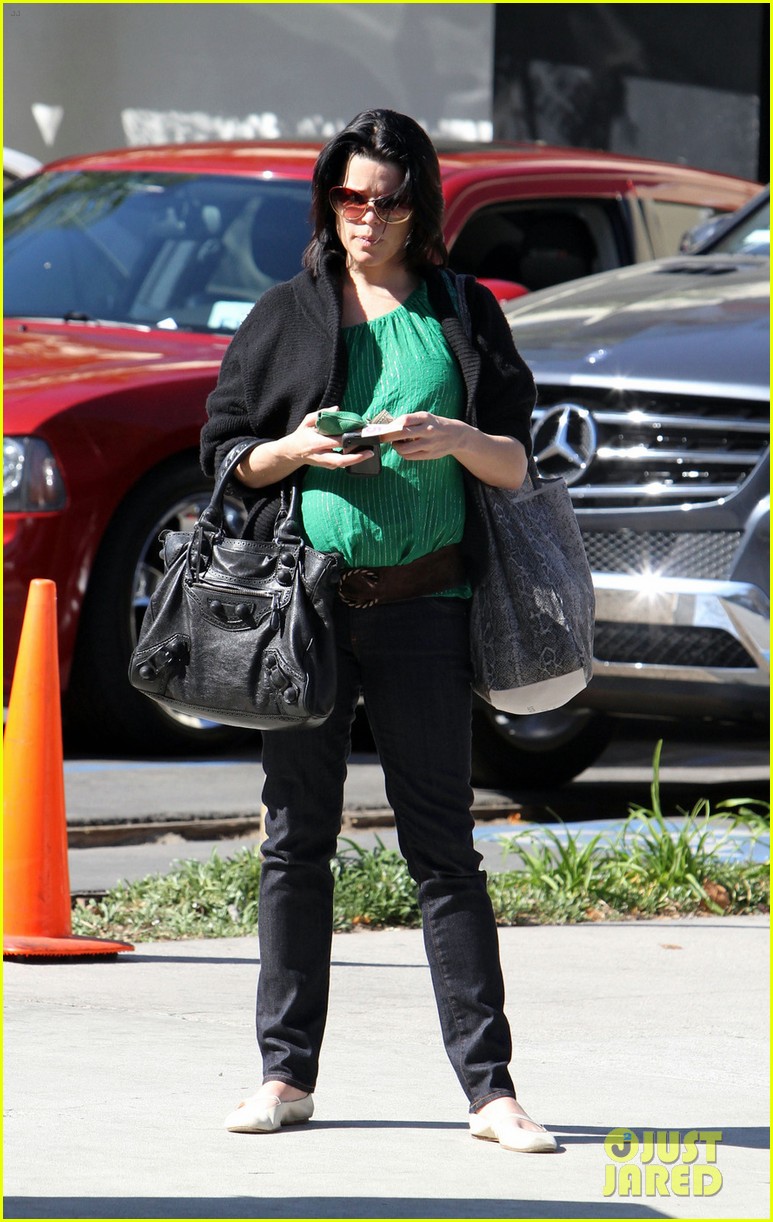 neve campbell pregnant 022639576