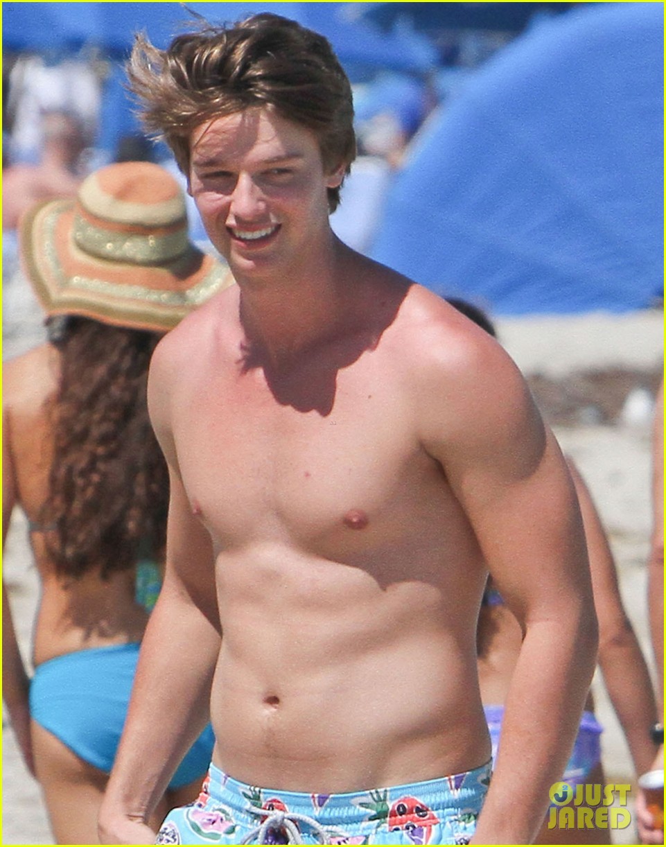 Patrick Schwarzenegger Figure - Sun Day