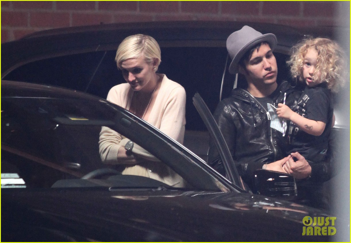 Jessica Simpson Celebrates Baby Shower! Photo 2640322 Ashlee Simpson(02)