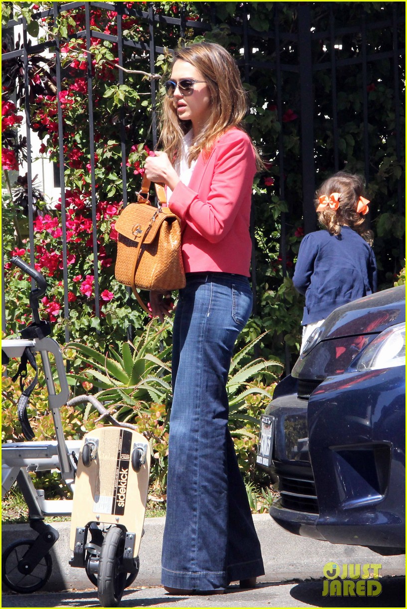 Jessica Alba Sends Hilary Duff A Baby Gift! Photo 2646386 Cash(01)