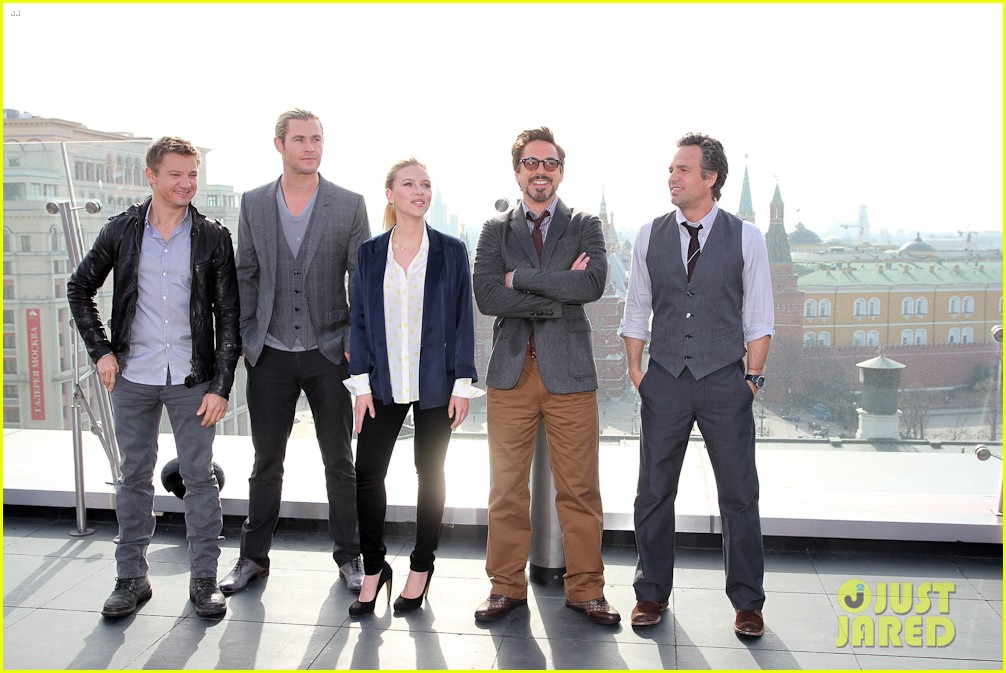 avengers cast photocall moscow 082650174