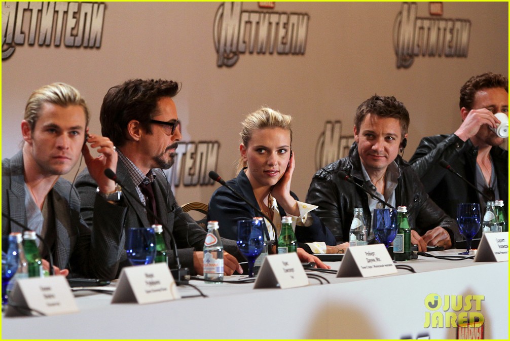 avengers cast photocall moscow 09
