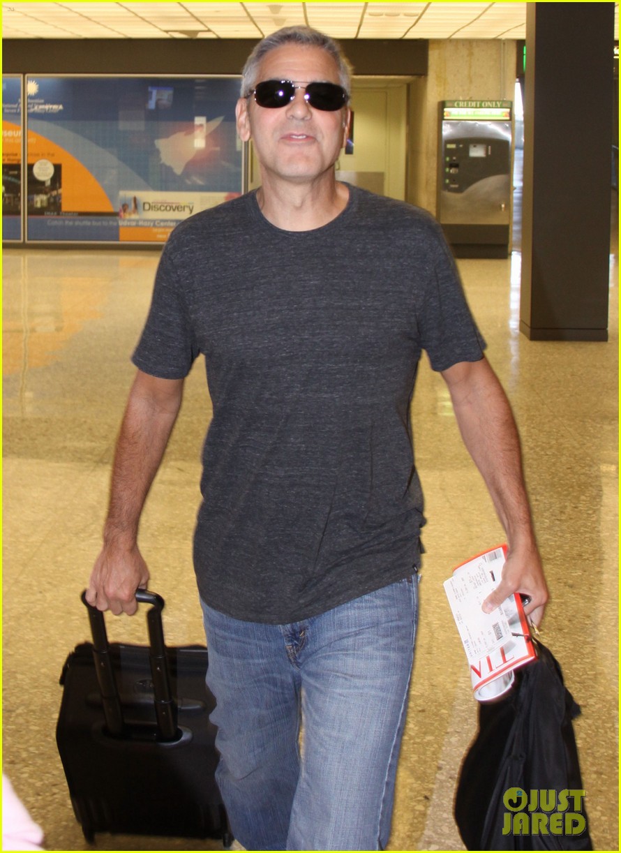 george clooney dulles airport 052655584