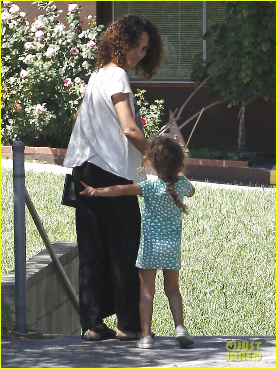 halle berry curly new do 10