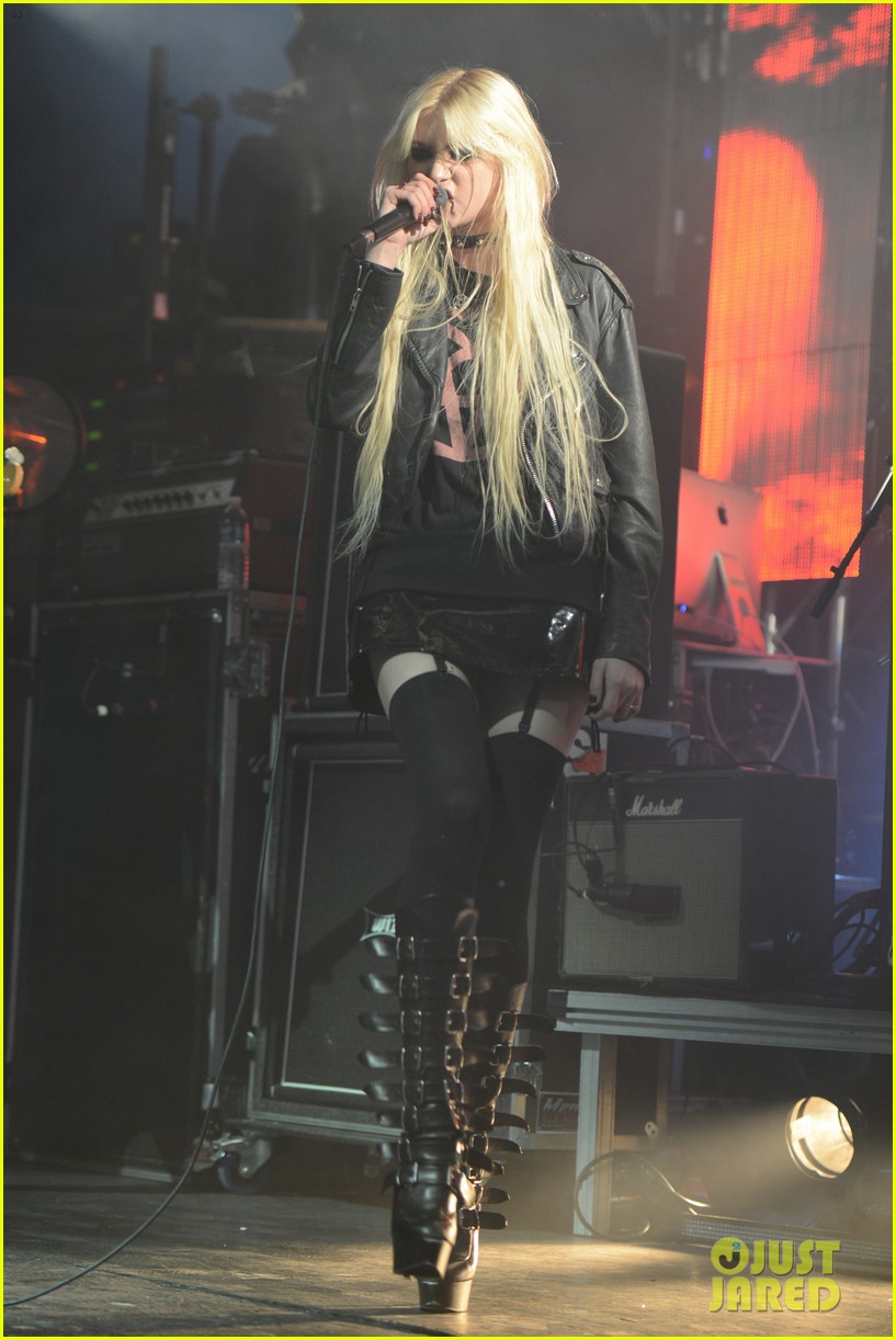 taylor momsen culture room with the pretty reckless 05