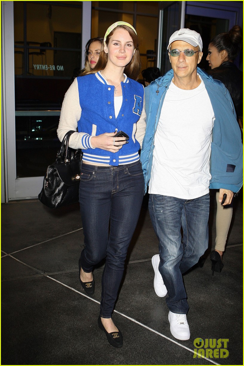 lana del rey lakers game with jimmy iovine 02