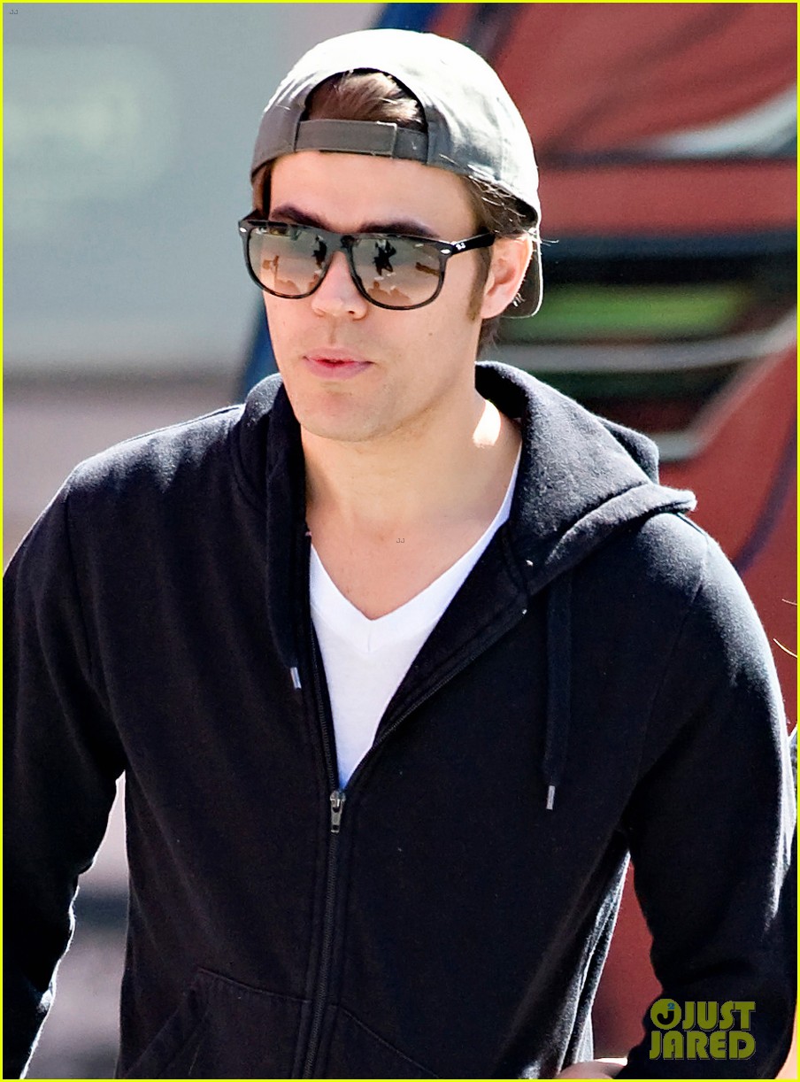paul wesley nyc stroll with torrey devitto 022651193