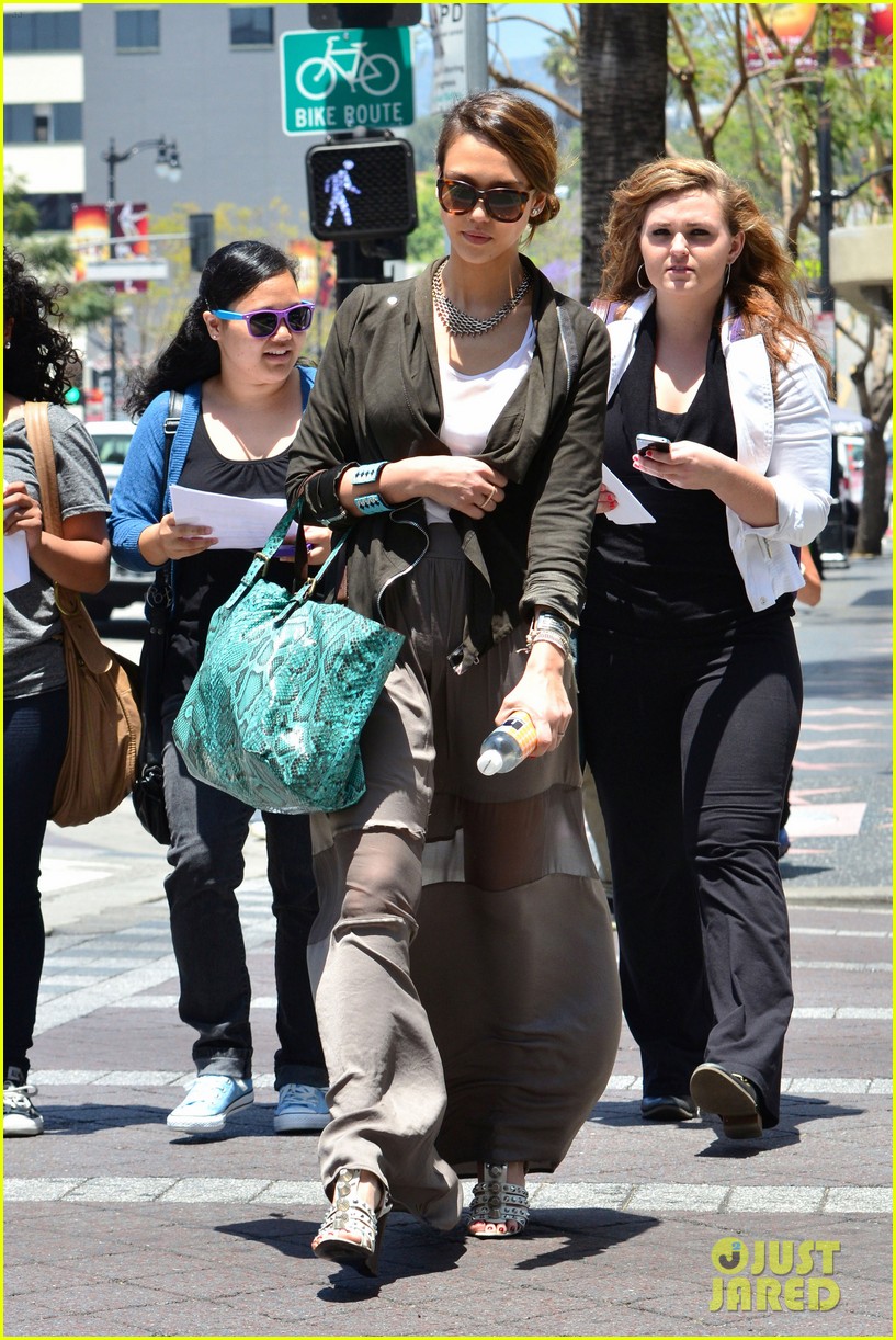 jessica alba out and about 092663980
