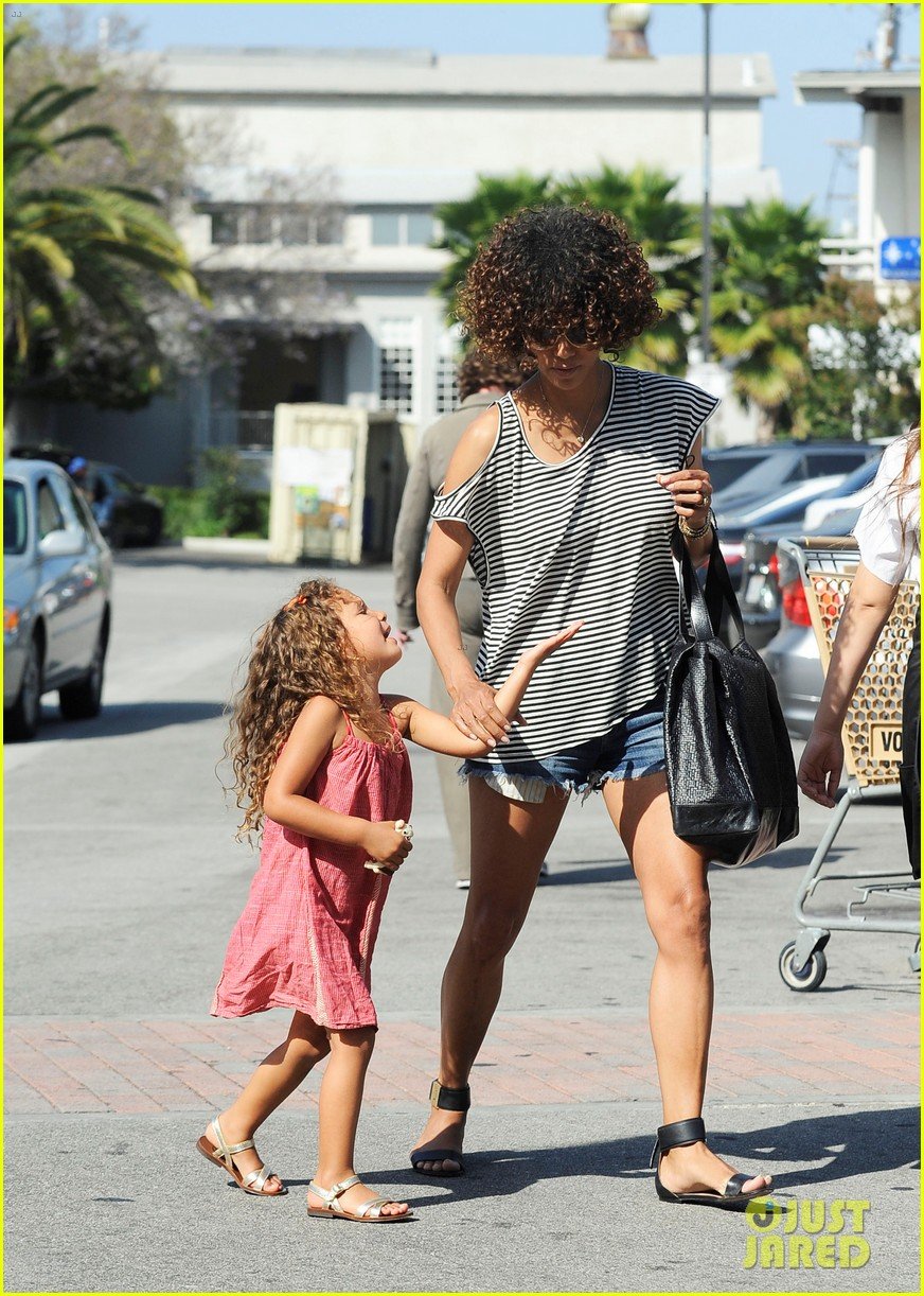 Halle Berry | BLACKCELEBRITYKIDS- Black Celebrity Kids,babies,and their  Parents | Page 2, image size:872x1222