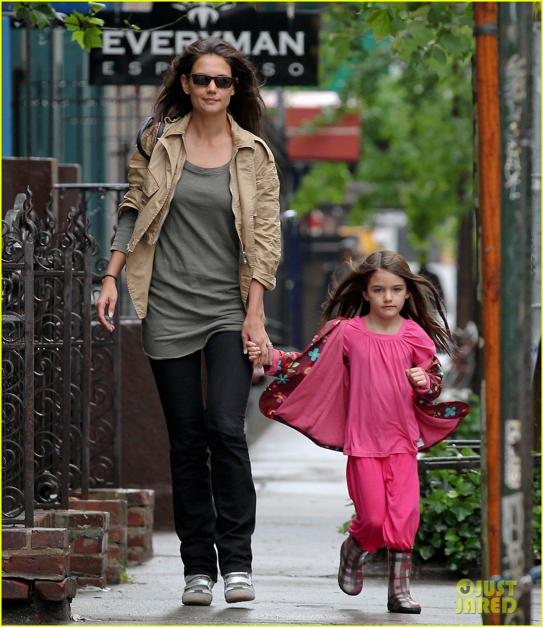 Katie Holmes & Suri Big Apple Bonding! Photo 2665055 Celebrity