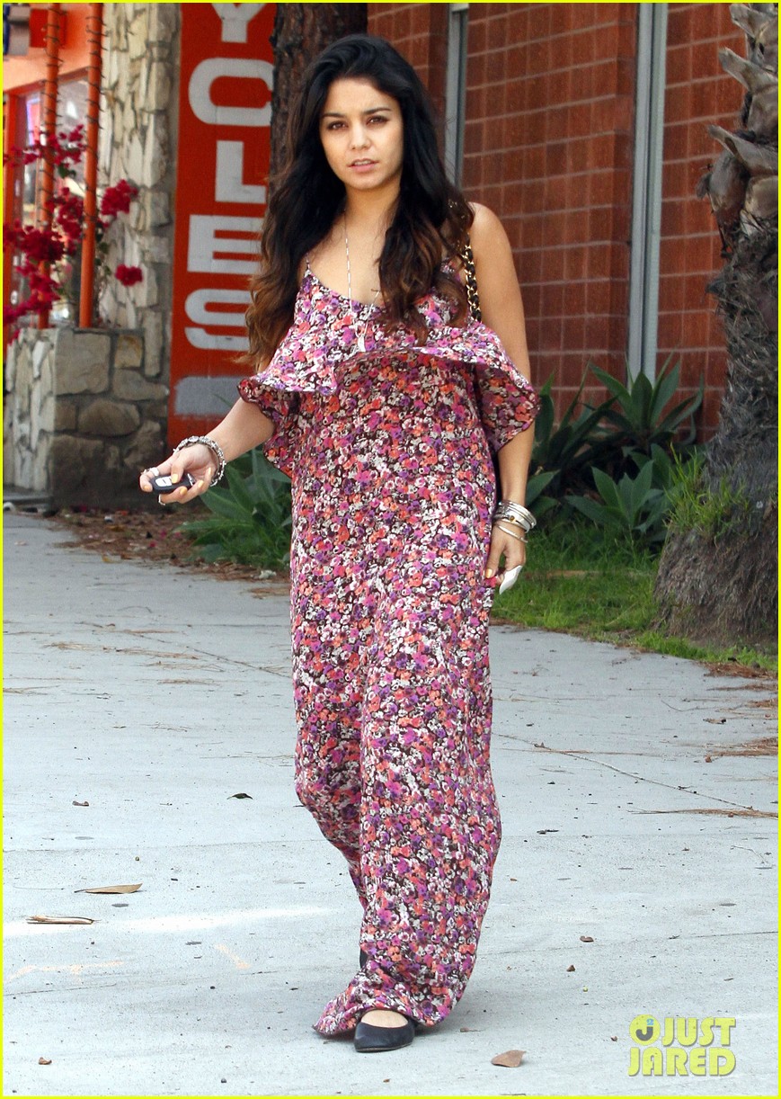 vanessa hudgens girls day out 032655796