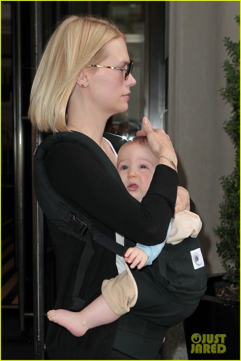 January Jones New 'Mad Men' Episode Sunday! Photo 2659769 Celebrity