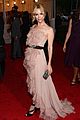 leslie mann met ball 2012 with judd apatow 01