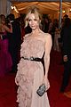 leslie mann met ball 2012 with judd apatow 03