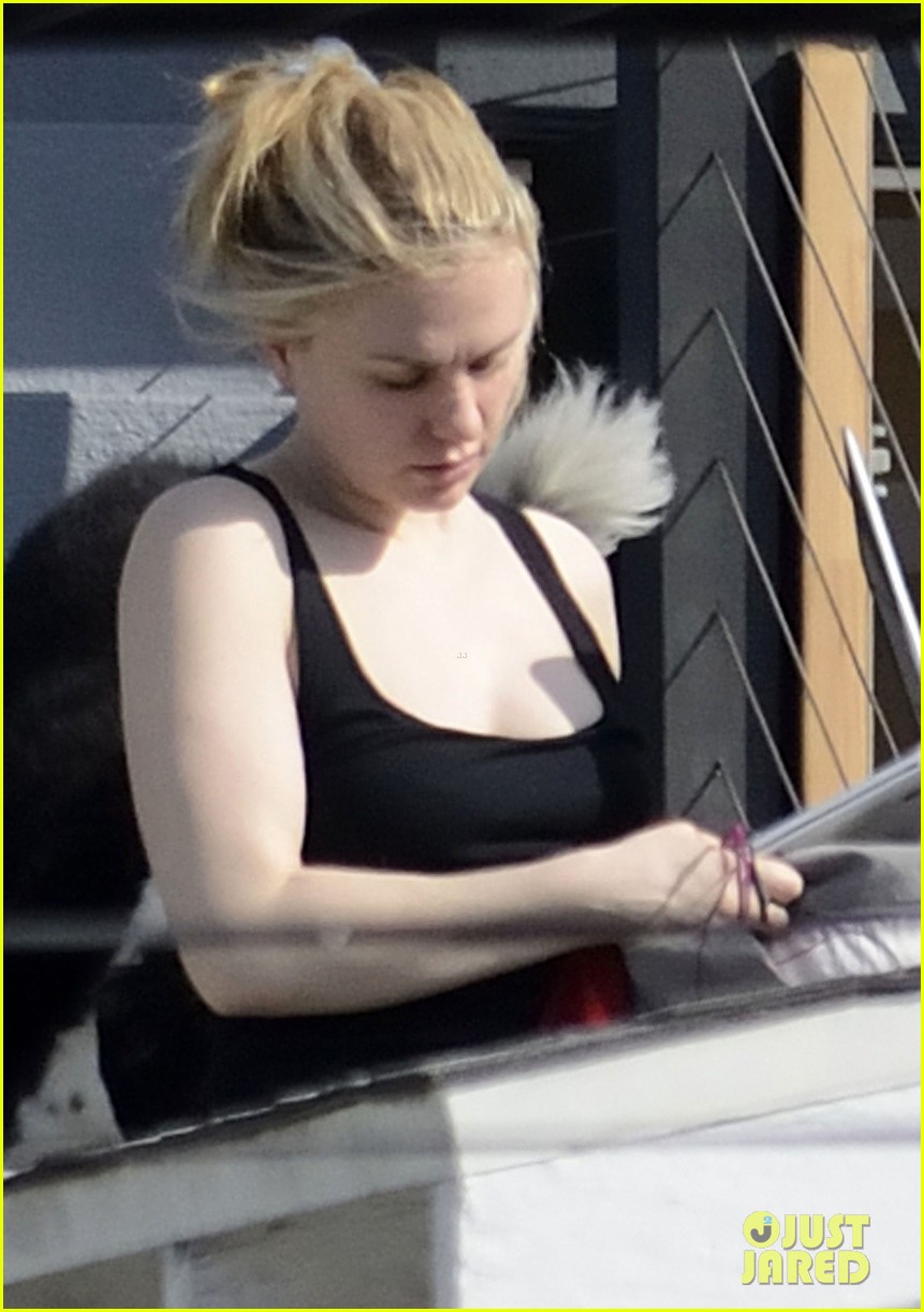 anna paquin rooftop patio 022659013