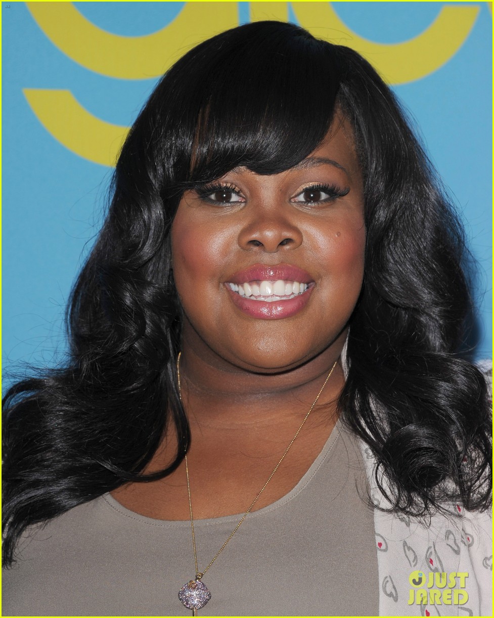 glee amber riley collapses on red carpet 07