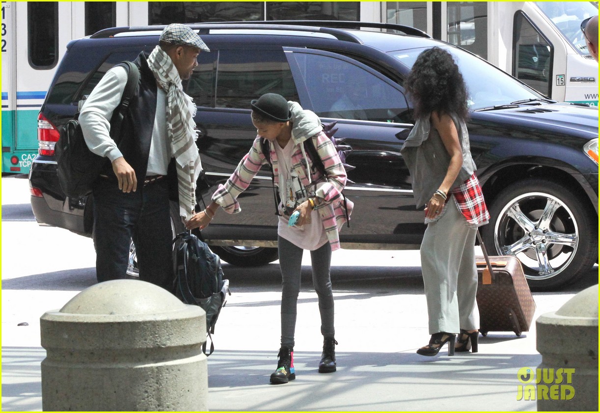 willow smith catches flight at lax with mom dad 11
