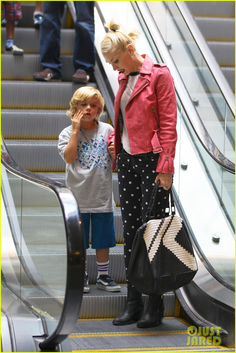 Gwen Stefani MovieGoing Mama & Coldplay Concert! Photo 2657377